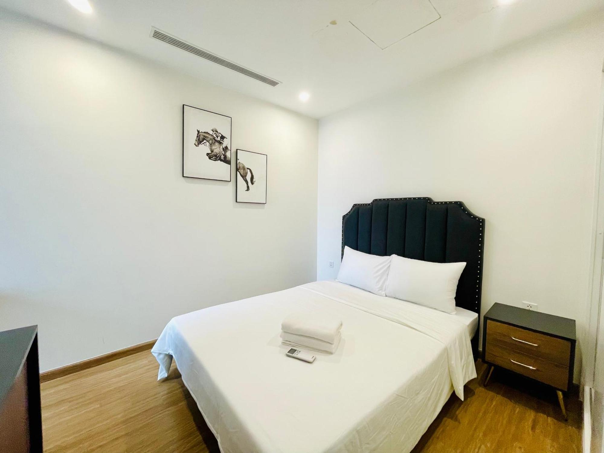Apartment Zenq Housing - Vinhomes Skylake *
