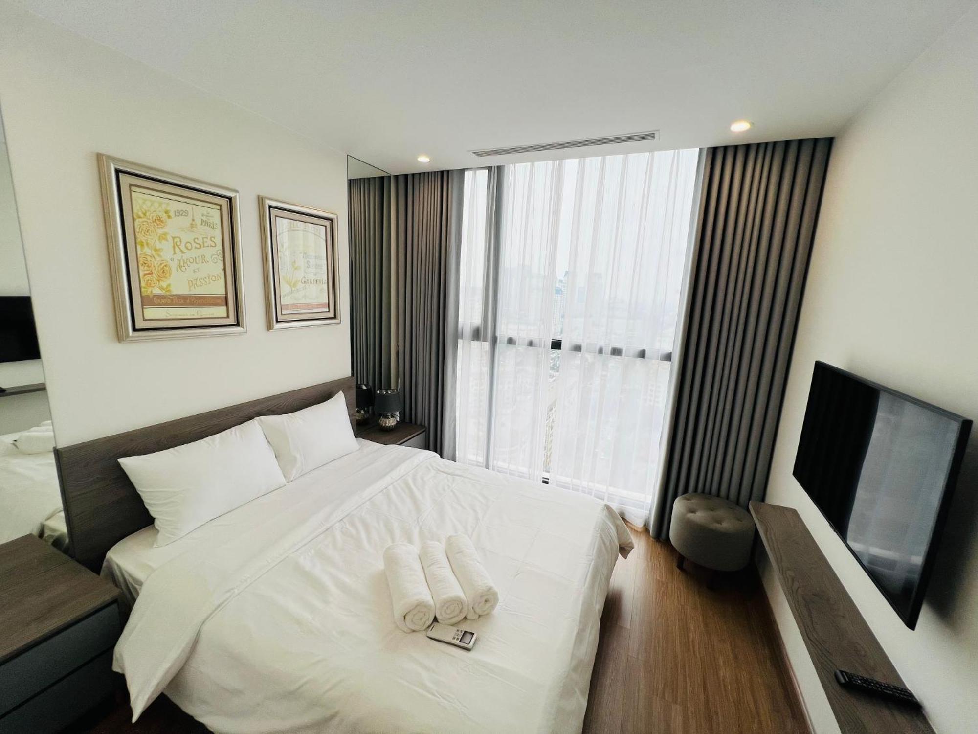 Apartment Zenq Housing - Vinhomes Skylake *