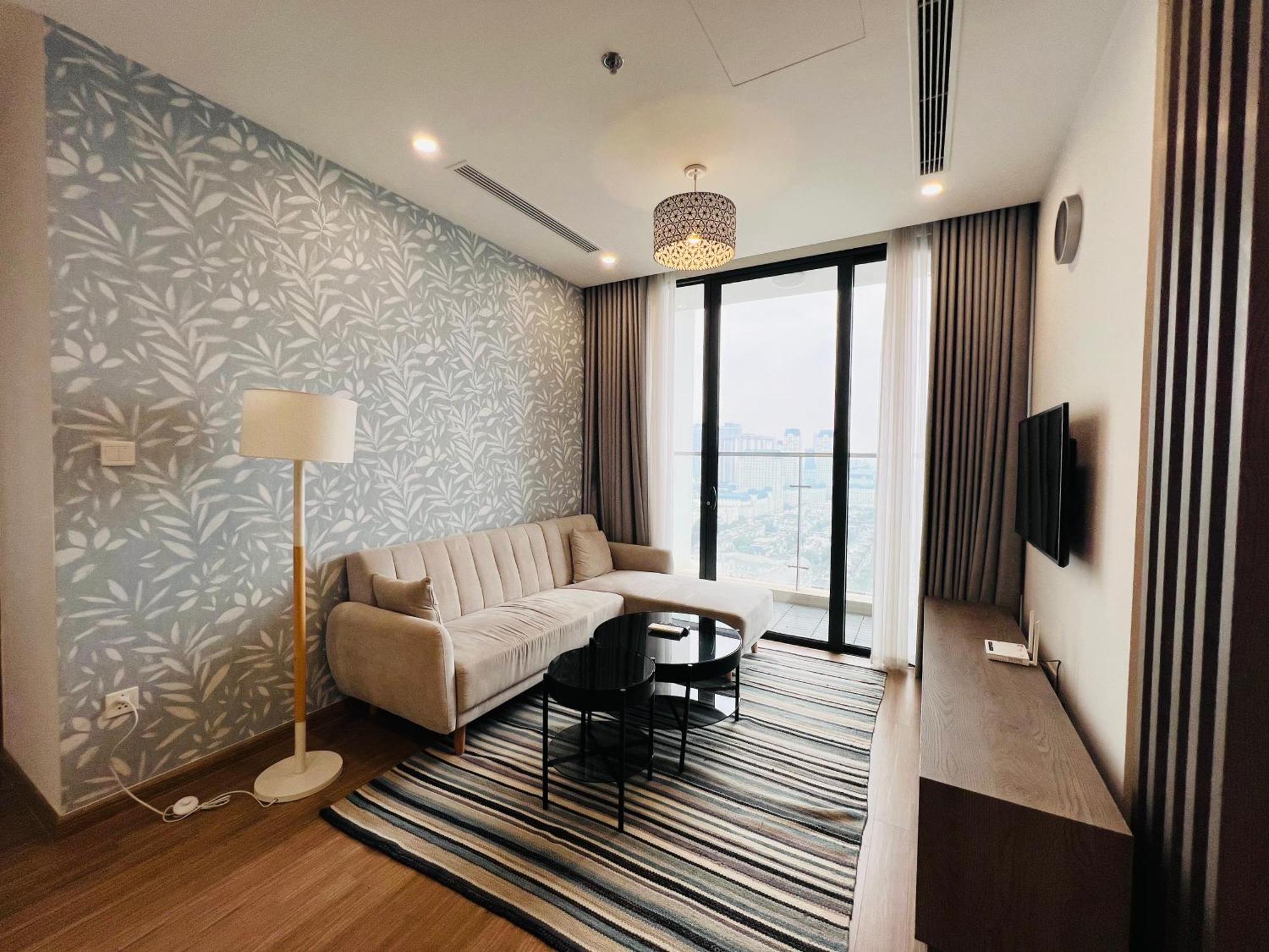 Apartment Zenq Housing - Vinhomes Skylake *