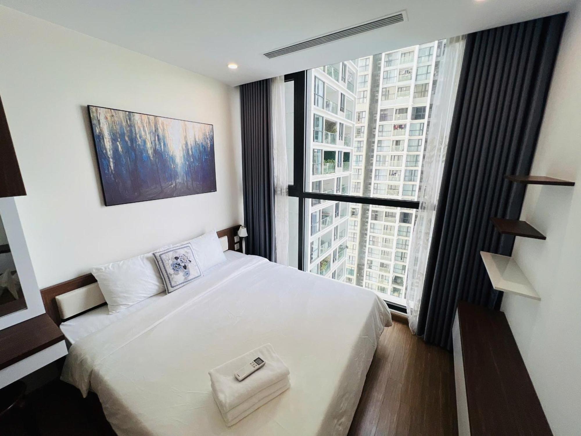 Apartment Zenq Housing - Vinhomes Skylake *